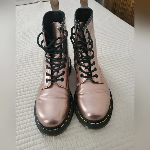 Dr. Martens Vegan 1460 Metallic Chrome Boots Size 8 - Picture 3 of 7